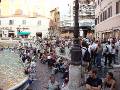 26 Trevi Fountain 3 * The crowd at the Trevi Fountain * 800 x 600 * (242KB)